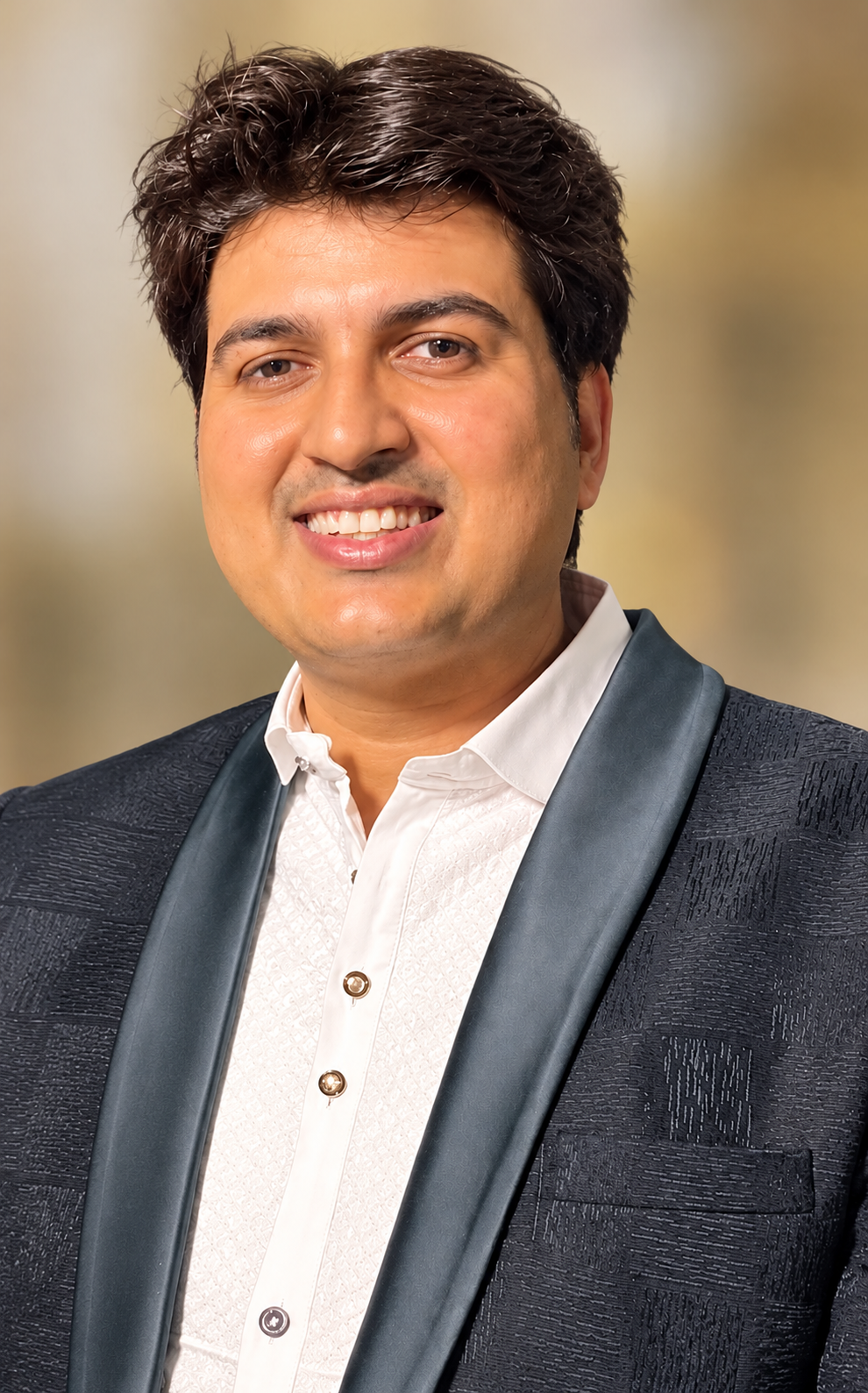 Drx राज दूबे, संचालक एवं फार्मासिस्ट